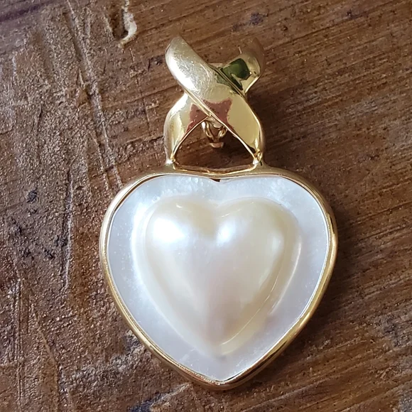 MAZ 14K Yellow Gold Mabe Pearl Crossed Heart Large Pendant - Picture 1 of 7